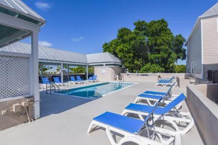 New Casa Caribe By Brightwild- Two-Story Condo Rooftop Pool Key West Exterior photo
