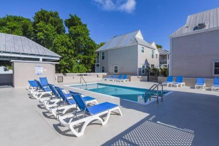 New Casa Caribe By Brightwild- Two-Story Condo Rooftop Pool Key West Exterior photo