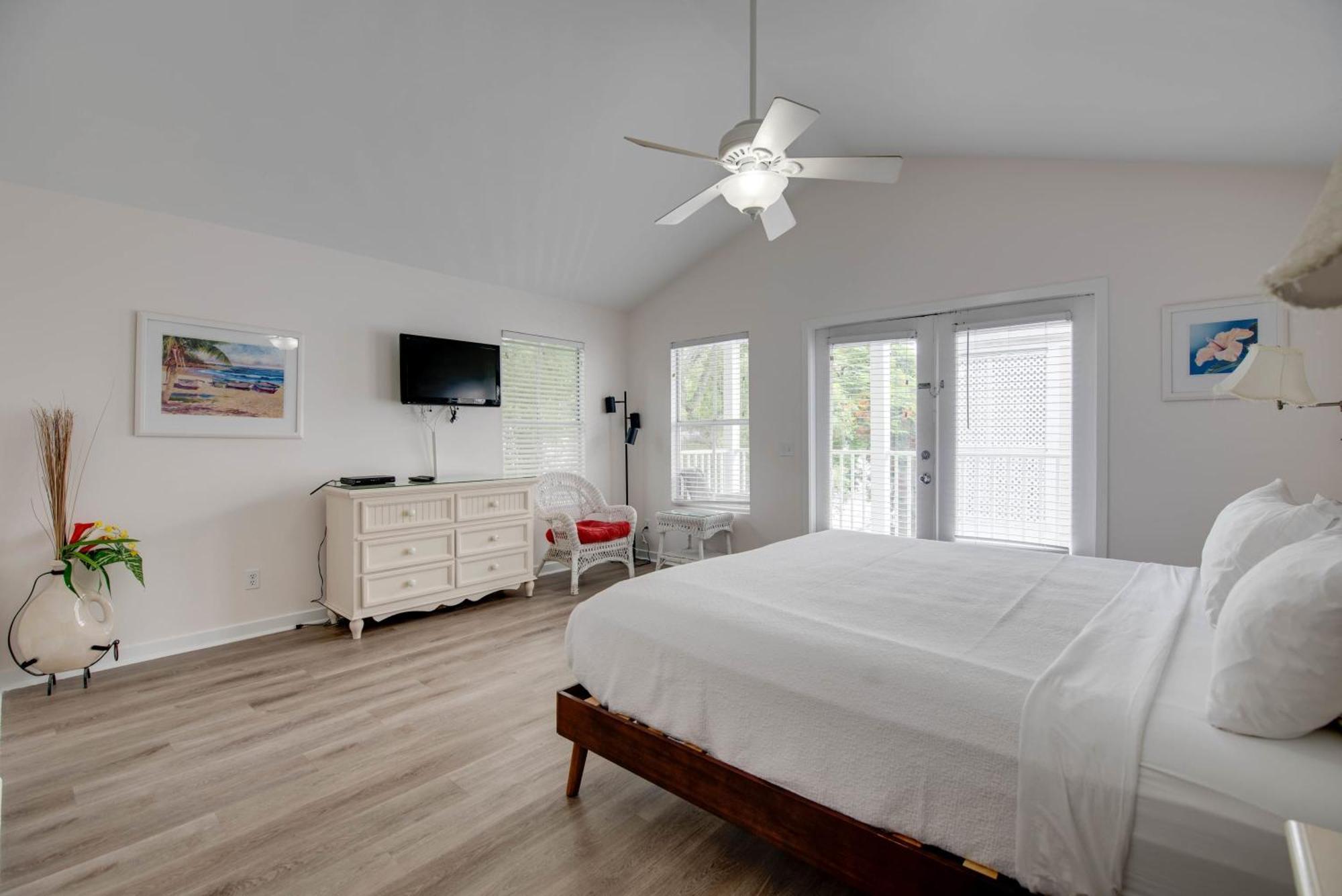 New Casa Caribe By Brightwild- Two-Story Condo Rooftop Pool Key West Exterior photo