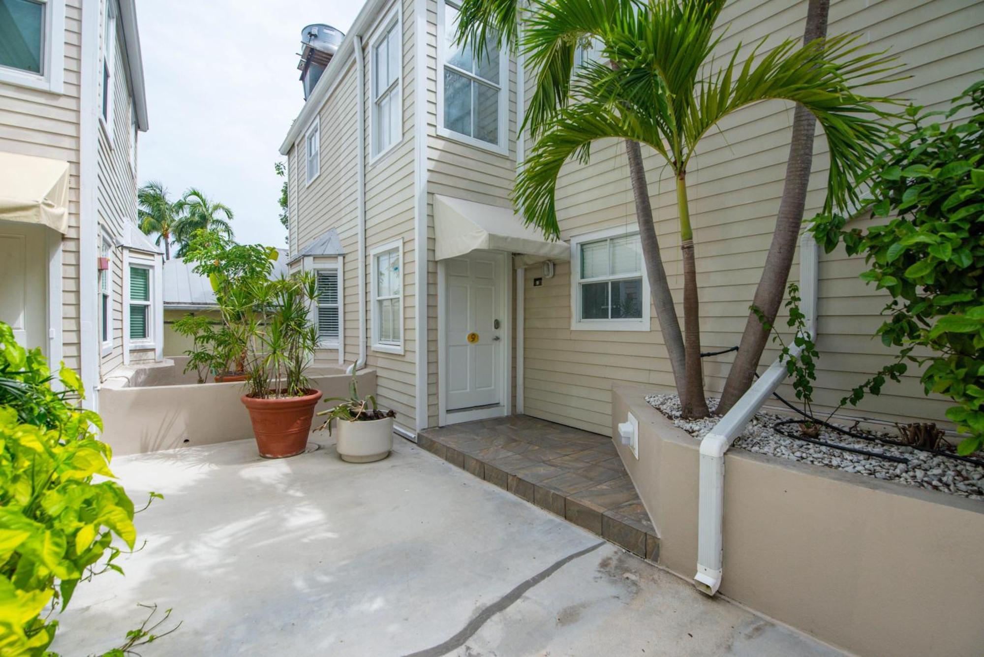 New Casa Caribe By Brightwild- Two-Story Condo Rooftop Pool Key West Exterior photo